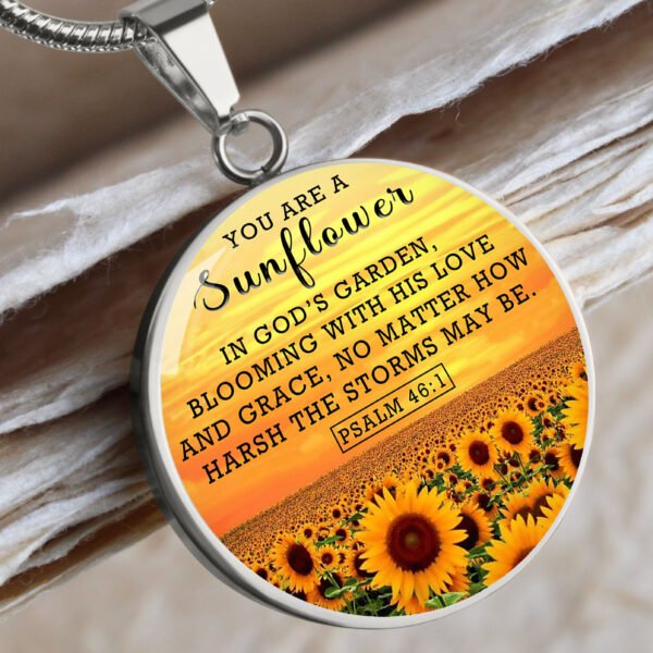 10 Valentine Luxury Graphic Circle Necklace Design With Canva Edit!